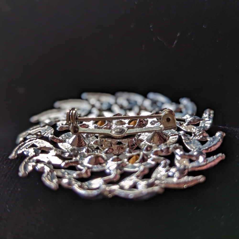 Vintage Brooch, Silver Tone with Clear Stones, Circular Wreath Pattern - Picture 2 of 3